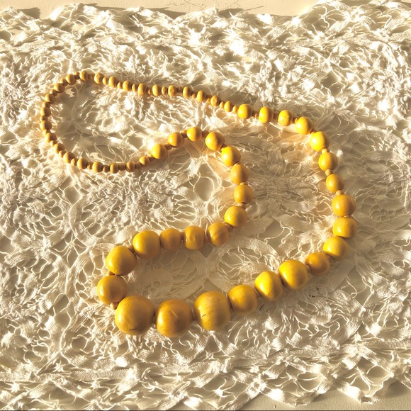 Vintage Yellow Wood Bead Necklace - Picture 2 of 7